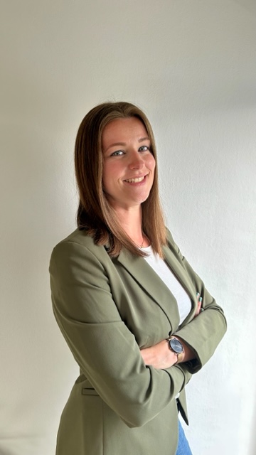 Frau Alicia-Marie Hecht
